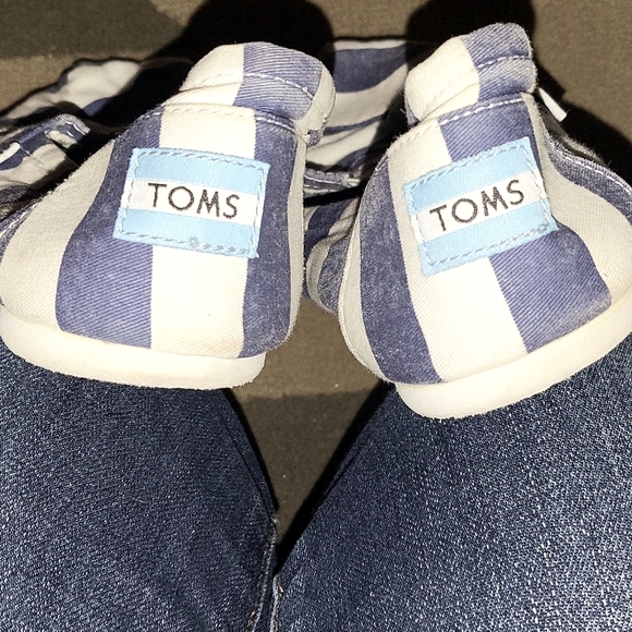 Size 8 Toms - Picture 2 of 4